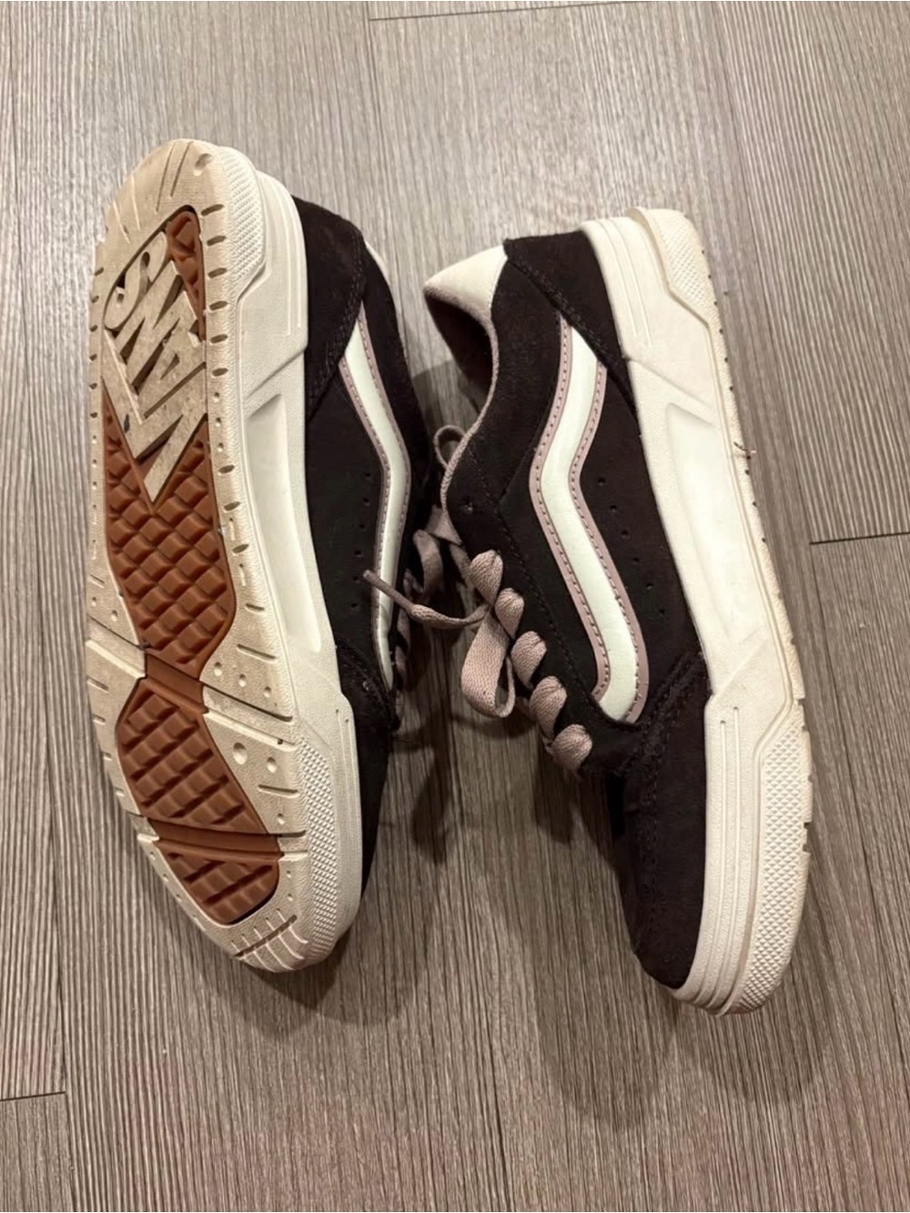 Vans - Picture 2 of 2